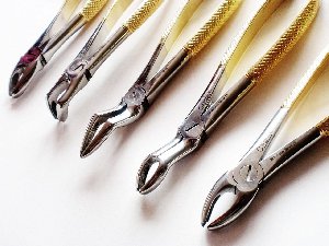Extracting Forceps Picture