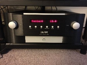 Mark Levinson No. 585 Integrated Am Picture